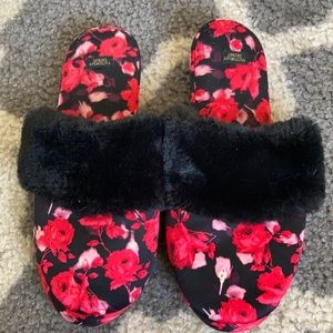 Victoria Secret satin slippers black rose with faux fur